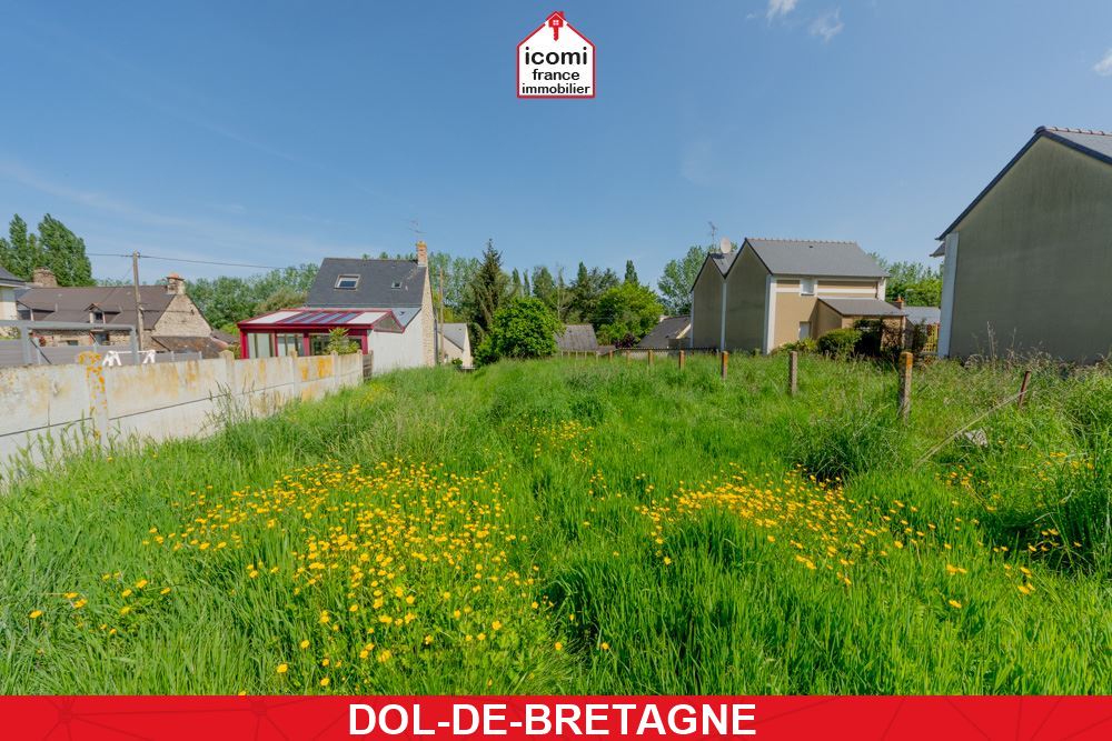 A VENDRE - TERRAIN 558M² CLOS - HORS LOTISSEMENT- NON VIABILISE - LIBRE DE CONSTRUCTEUR - BEAU POTENTIEL - TOUT A L'EGOUT
