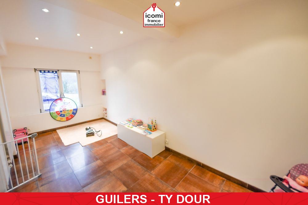 A VENDRE - MAISON INDIVIDUELLE T8 135M² - 6 CHAMBRES - DOUBLE GARAGE - SUR TERRAIN DE 2425M²