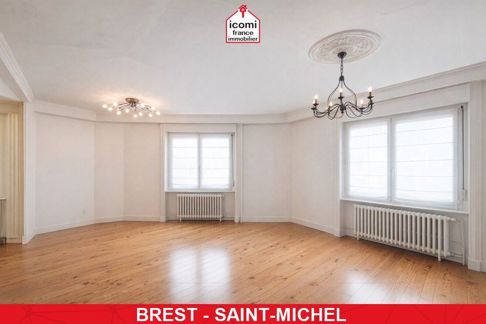 A VENDRE - MAISON DE CHARME DES ANNEES 30 DE 150 M² AVEC JARDIN CLOS ET GARAGE - 4 CHAMBRES - RENOVATION DE 2019 - VUE MER - RARE