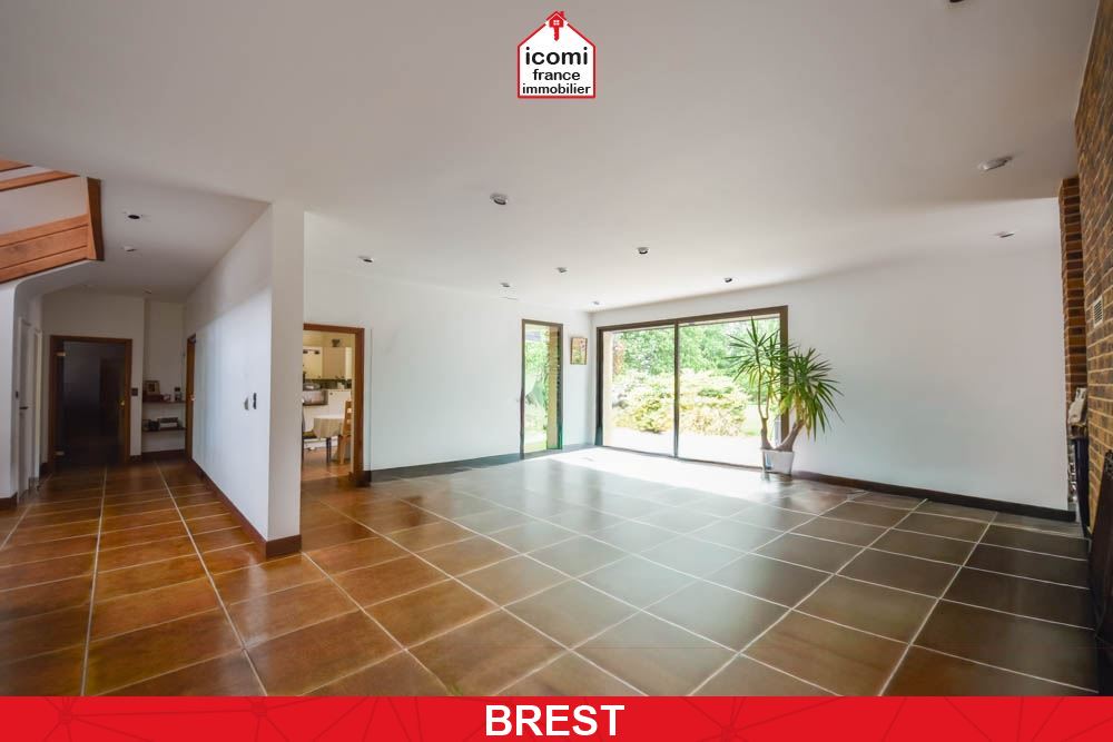 A VENDRE MAISON D’ARCHITECTE DE 248 M² – 5 CHAMBRES - JARDIN SANS VIS-VIS DE 2300 M² - GARAGE DE 41 M² - CHAUFFAGE AU SOL - VMC DOUBLE FLUX- DPE C