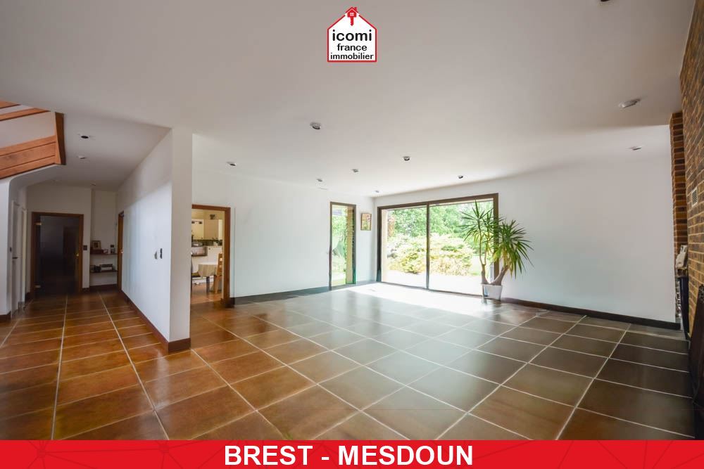 A VENDRE MAISON D’ARCHITECTE DE 248 M² – 5 CHAMBRES - JARDIN SANS VIS-VIS DE 2300 M² - GARAGE DE 41 M² - CHAUFFAGE AU SOL - VMC DOUBLE FLUX- DPE C