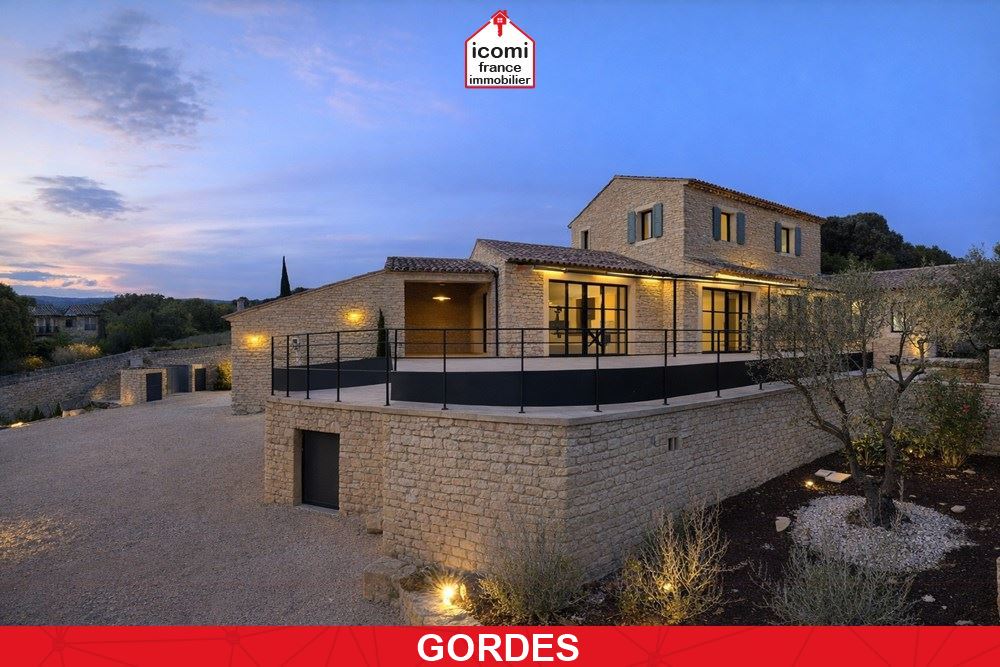 A VENDRE A GORDES AU CŒUR DU TRIANGLE D'OR DU LUBERON - MAS AVEC ARCHITECTURE ET PRESTATIONS EXCEPTIONNELLES - GARANTIES DECENNALES
