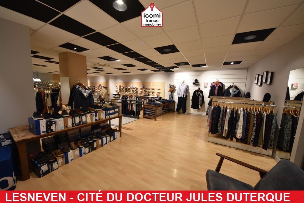A VENDRE - LOCAUX COMMERCIAUX AVEC VITRINE - RESERVE - BUREAU - ATELIER - JARDIN - BEAU POTENTIEL