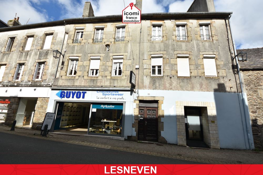 A VENDRE - LOCAUX COMMERCIAUX AVEC VITRINE - RESERVE - BUREAU - ATELIER - JARDIN - BEAU POTENTIEL