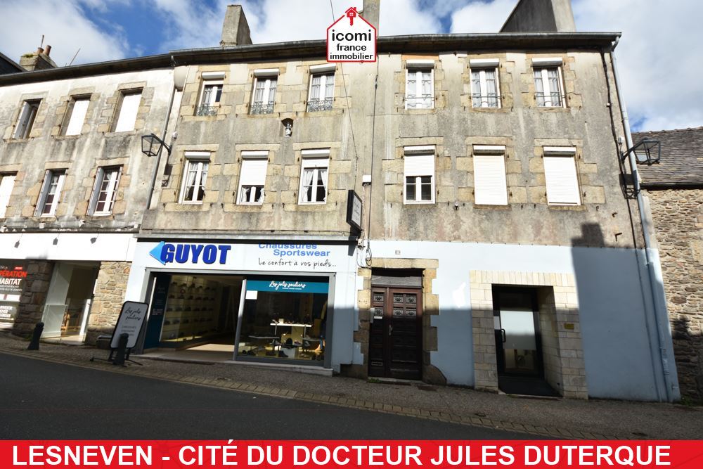 A VENDRE - LOCAUX COMMERCIAUX AVEC VITRINE - RESERVE - BUREAU - ATELIER - JARDIN - BEAU POTENTIEL