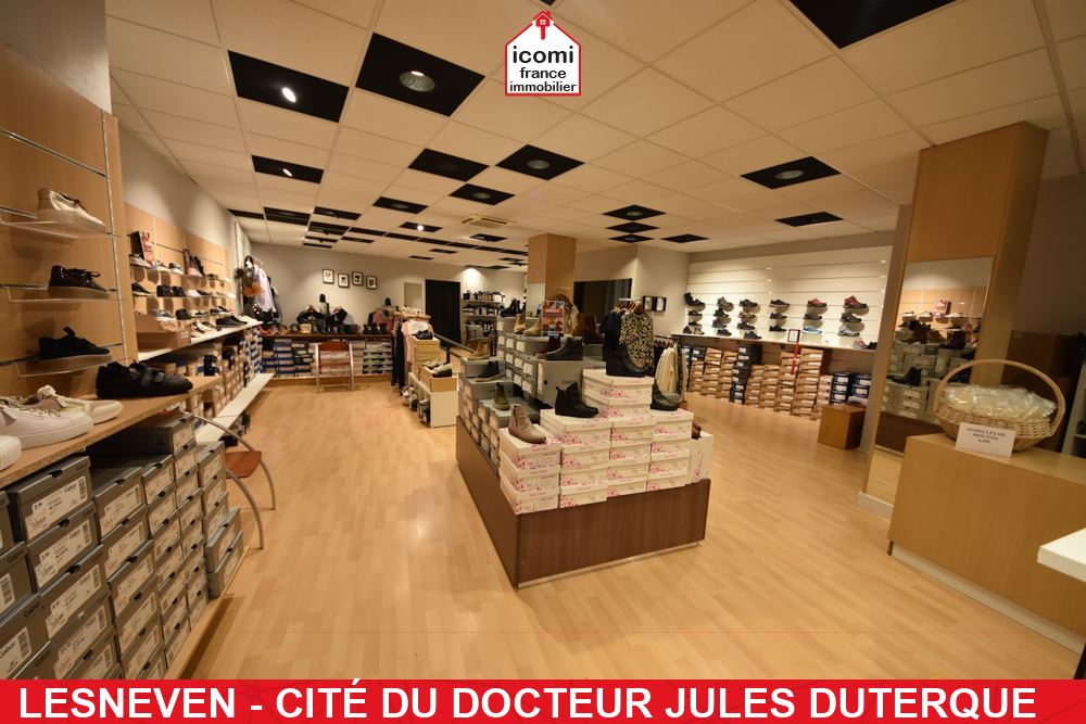 A VENDRE - LOCAUX COMMERCIAUX AVEC VITRINE - RESERVE - BUREAU - ATELIER - JARDIN - BEAU POTENTIEL