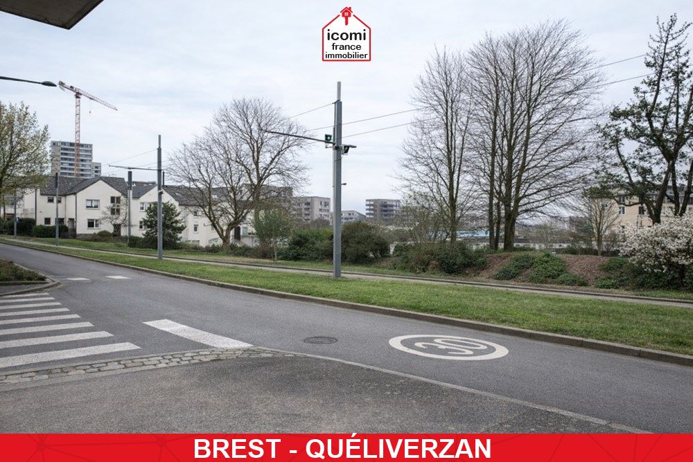 A VENDRE - LOCAL - PROFESSION LIBERALE - EMPLACEMENT STRATEGIQUE - BEAUX VOLUMES - STATIONNEMENT FACILE