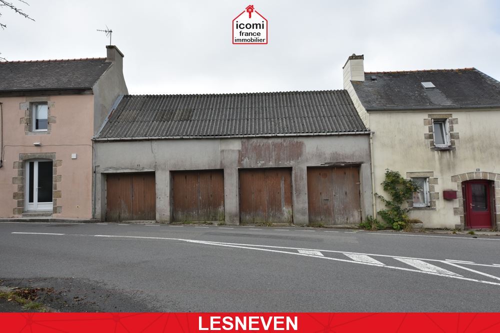 A VENDRE - GARAGE 12M² - PORTE BATTANTE EN BOIS - IDEAL STOCKAGE OU STATIONNEMENT 1 VOITURE