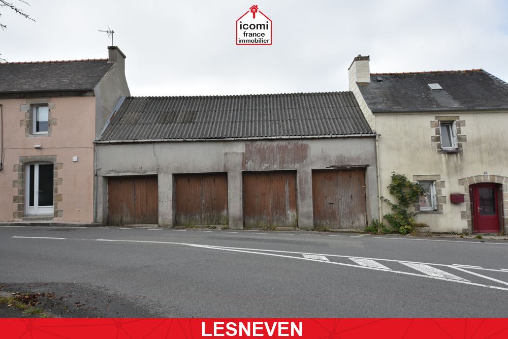 A VENDRE - GARAGE 12M² - PORTE BATTANTE EN BOIS - IDEAL STOCKAGE OU STATIONNEMENT 1 VOITURE