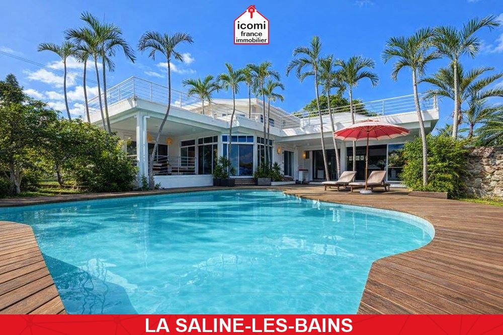 A VENDRE - VILLA DE 470 M² AVEC DEUX STUDIOS INDEPENDANTS - VUE MER PANORAMIQUE - PRESTATIONS LUXUEUSES - PISCINE - JACUZZIS - GARAGE - RARE