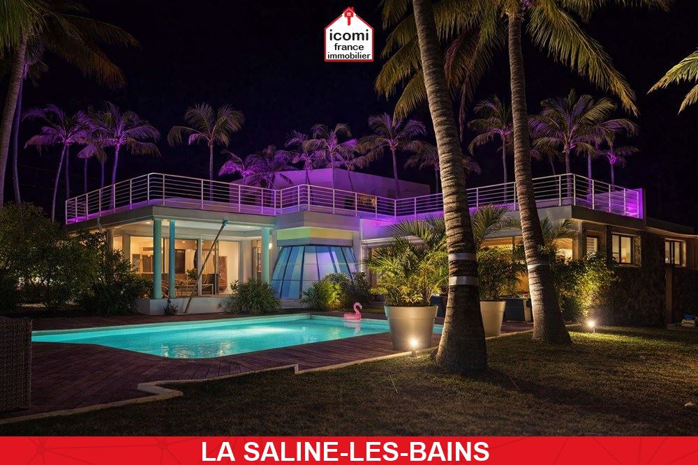 A VENDRE - VILLA DE 470 M² AVEC DEUX STUDIOS INDEPENDANTS - VUE MER PANORAMIQUE - PRESTATIONS LUXUEUSES - PISCINE - JACUZZIS - GARAGE - RARE