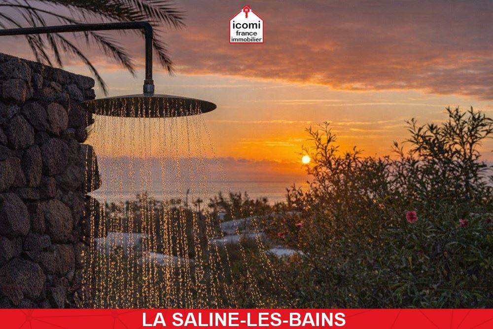 A VENDRE - VILLA DE 470 M² AVEC DEUX STUDIOS INDEPENDANTS - VUE MER PANORAMIQUE - PRESTATIONS LUXUEUSES - PISCINE - JACUZZIS - GARAGE - RARE