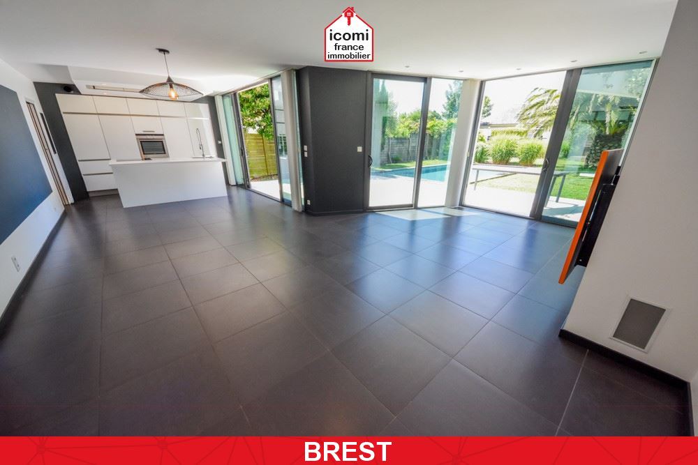 A VENDRE - MAISON RECENTE DE 2007 T6 153M² - 3 CHAMBRES - SOUS-SOL INTEGRAL - PISCINE - JACUZZI - BELLES PRESTATIONS
