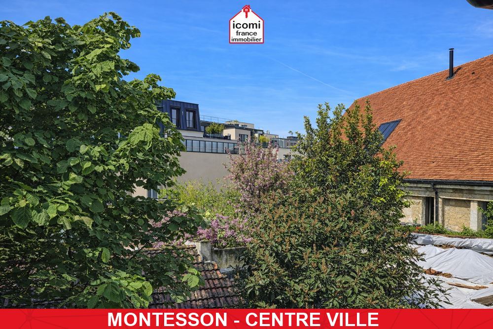 A VENDRE - APPARTEMENT DUPLEX AU 1ER ET COMBLES DE 65 M² - PIECE DE VIE DE 35M - 1/2 COUCHAGES - PARKING - CALME - ESPACES COMMUNS ARBORES - RARE