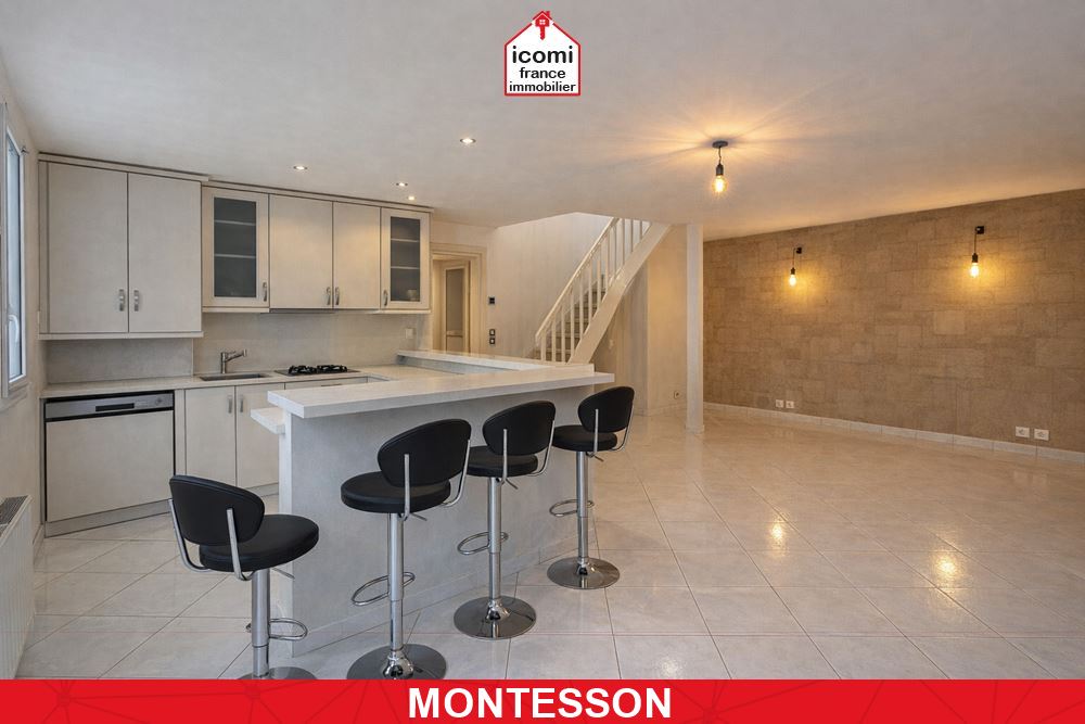 A VENDRE - APPARTEMENT DUPLEX AU 1ER ET COMBLES DE 65 M² - PIECE DE VIE DE 35M - 1/2 COUCHAGES - PARKING - CALME - ESPACES COMMUNS ARBORES - RARE