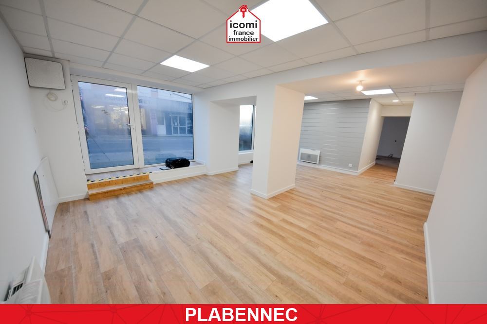 A VENDRE - LOCAL COMMERCIAL 54M² AVEC LOCATAIRE EN PLACE - 3 PIECES - BON EMPLACEMENT AU BOURG - PARKING AISE - VITRINE
