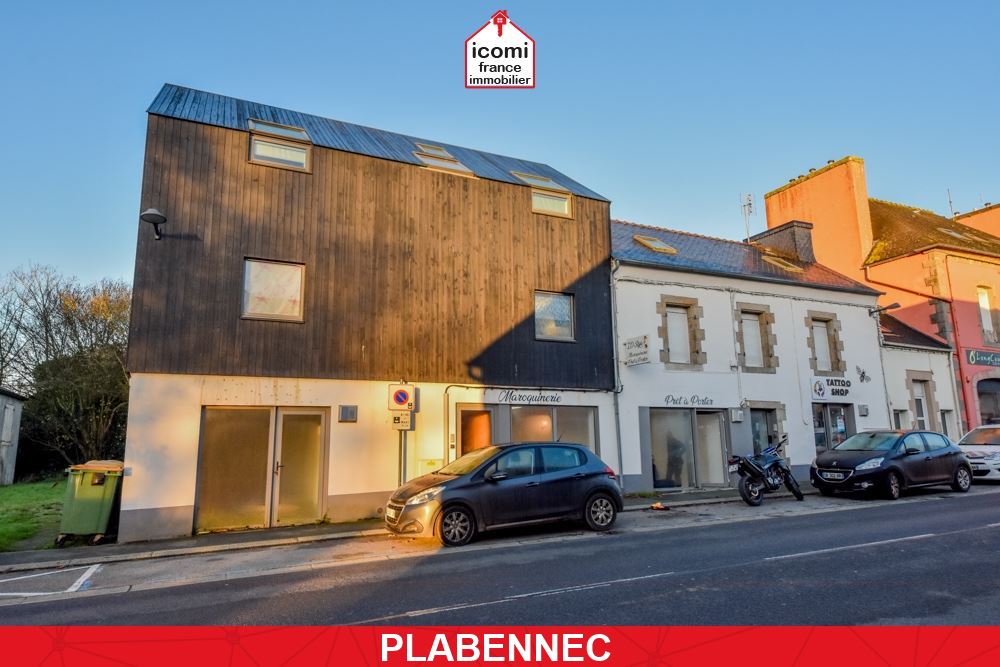 A VENDRE - LOCAL COMMERCIAL 54M² AVEC LOCATAIRE EN PLACE - 3 PIECES - BON EMPLACEMENT AU BOURG - PARKING AISE - VITRINE