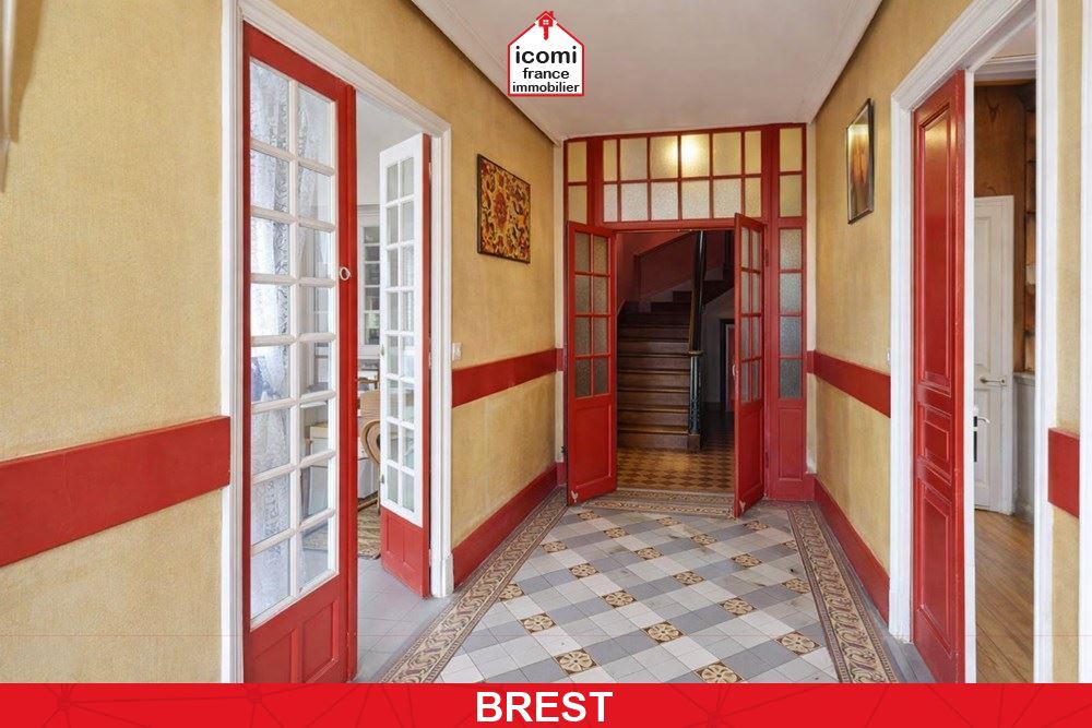 A VENDRE - MAISON DE 268M2 A RENOVER - 8 CHAMBRES - 2 CAVES - JARDIN CLOS ARBORE DE 1250M² - PSCINE - POSSIBILITE DE CREER PLUSIEURS APPARTEMENTS