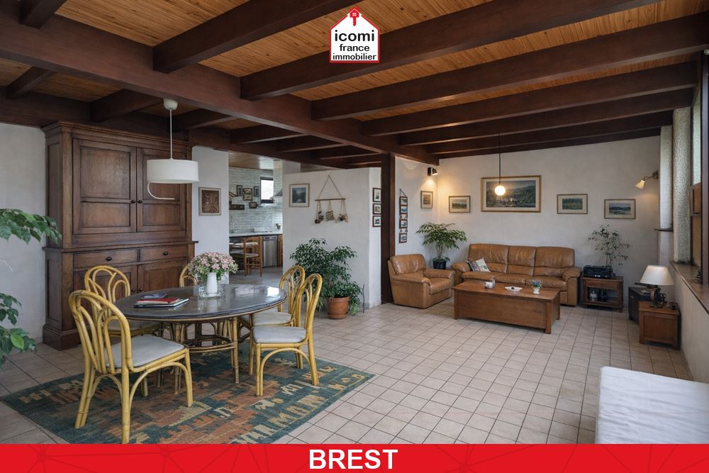 A VENDRE - PROPRIETE D'ARCHITECTE DE 150M² SUR +700M² DE TERRAIN - 5 CHAMBRES - STRUCTURE BETON BANCHE CUBIQUE - EXTREMEMENT RARE