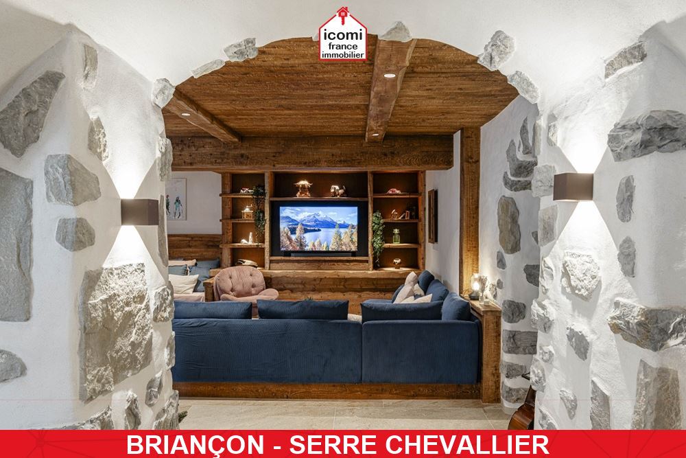 A VENDRE - PIED DE CHALET EN DUPLEX PRET A VIVRE DANS MAISON DE PAYS REHABILITEE EN 2026 • JARDIN PRIVATIF • 3/4 STATIONNEMENTS • DPE A/B • RARE