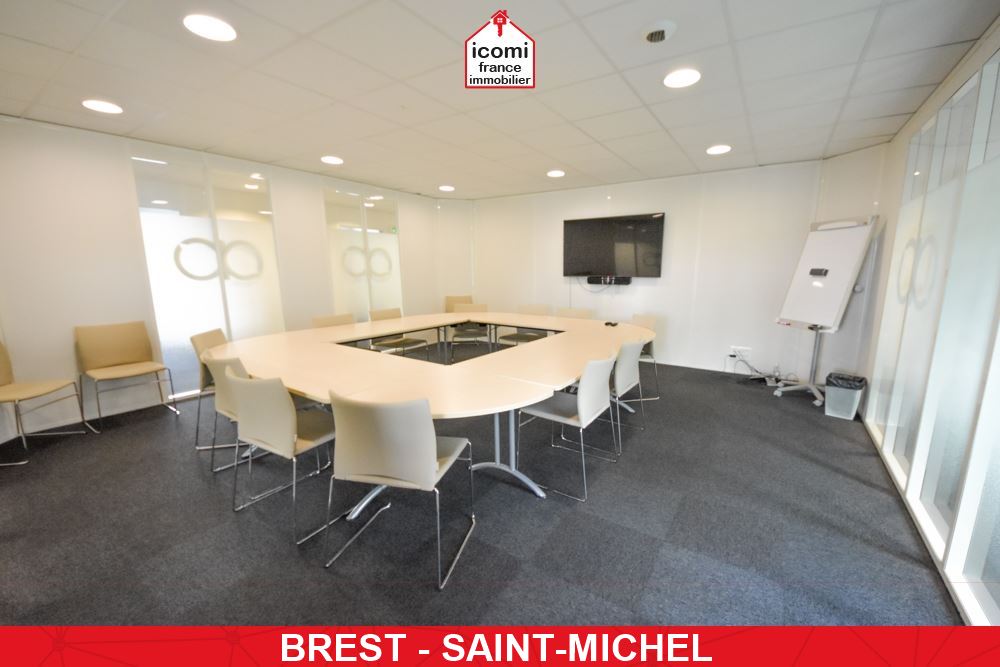 A VENDRE - LOCAUX DISPONIBLES DE 462M² POUR 2027 - 14 BUREAUX - 2 SALLES DE REUNION - IMMEUBLE DALLE BETON DE 2011 - ASCENSEUR - 30 PLACES DE PARKING