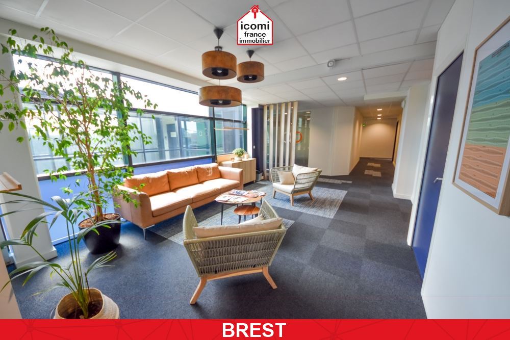 A VENDRE - LOCAUX DISPONIBLES DE 462M² POUR 2027 - 14 BUREAUX - 2 SALLES DE REUNION - IMMEUBLE DALLE BETON DE 2011 - ASCENSEUR - 30 PLACES DE PARKING