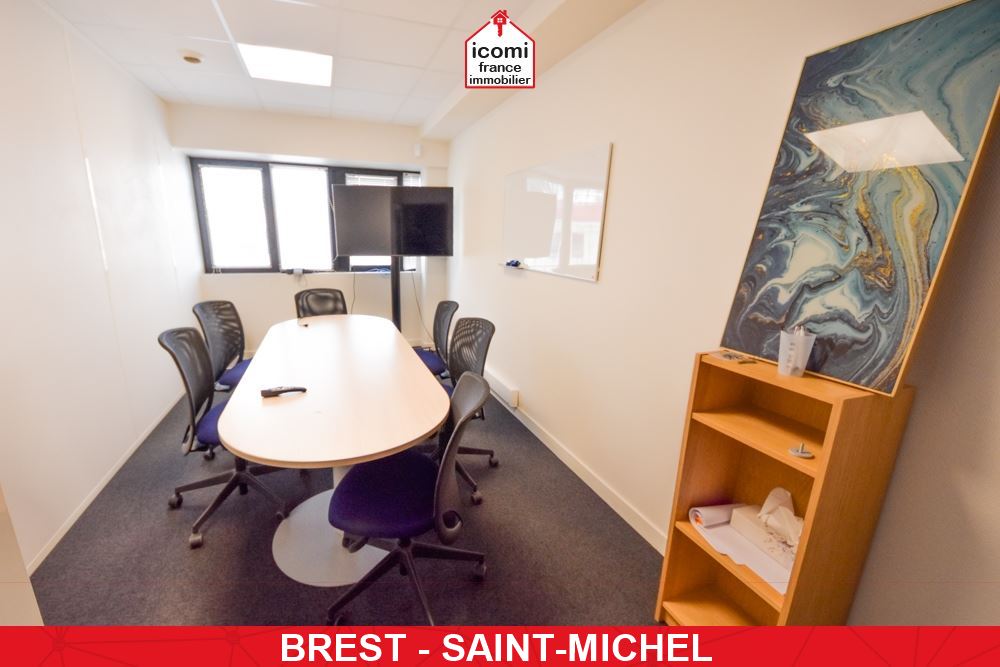 A VENDRE - LOCAUX DISPONIBLES DE 462M² POUR 2027 - 14 BUREAUX - 2 SALLES DE REUNION - IMMEUBLE DALLE BETON DE 2011 - ASCENSEUR - 30 PLACES DE PARKING