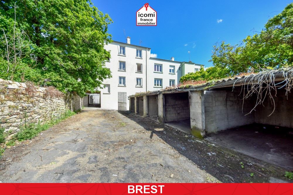 A VENDRE - IMMEUBLE EN MONOPROPRIETE AVEC LOT DE 10 GARAGES - DALLE BETON - 385M² - A RENOVER TOTALEMENT