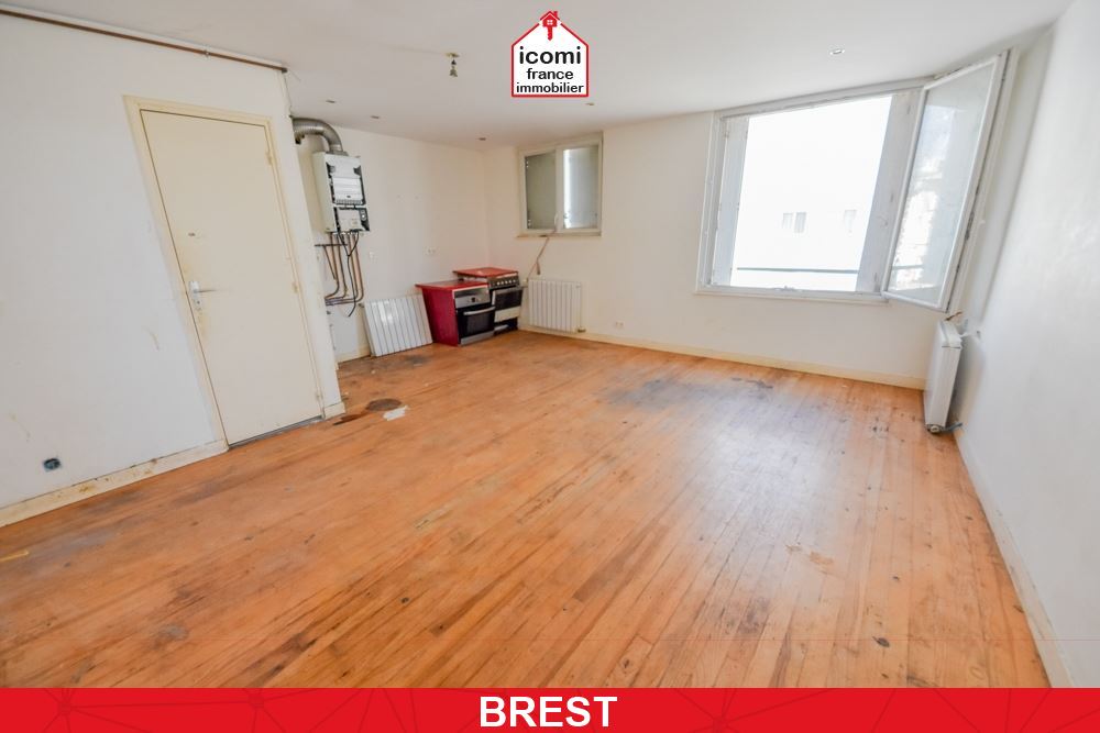 A VENDRE - IMMEUBLE EN MONOPROPRIETE AVEC LOT DE 10 GARAGES - DALLE BETON - 385M² - A RENOVER TOTALEMENT
