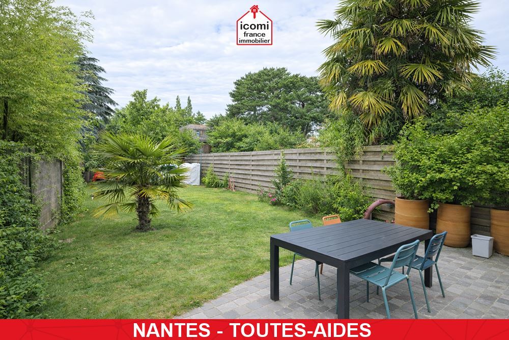A VENDRE - MAISON EN REZ DE JARDIN ENTIEREMENT RENOVEE EN 2021 - PIECE DE VIE TRIPLE AVEC ACCES TERRASSE - STORE BAN - 3/5 CHAMBRES - GARAGE - RARE