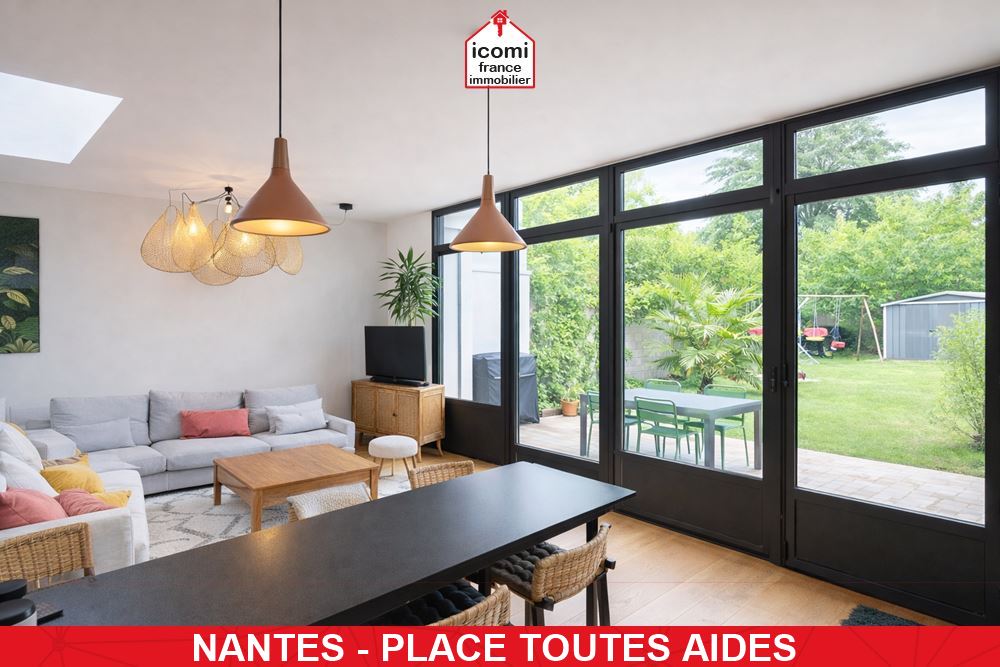 A VENDRE - MAISON EN REZ DE JARDIN ENTIEREMENT RENOVEE EN 2021 - PIECE DE VIE TRIPLE AVEC ACCES TERRASSE - STORE BAN - 3/5 CHAMBRES - GARAGE - RARE