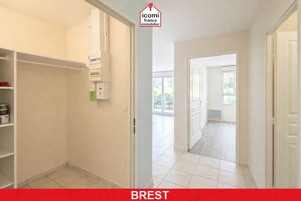 A VENDRE - APPARTEMENT 42M² - 1 CHAMBRE - PLACE DE PARKING - BOURG DE LAMBEZELEC - ASCENSEUR