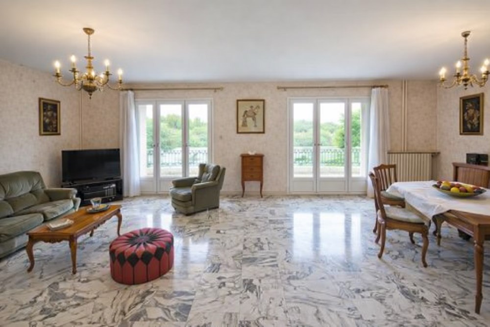 HYèRES - MAISON - 170 M2 photo 2