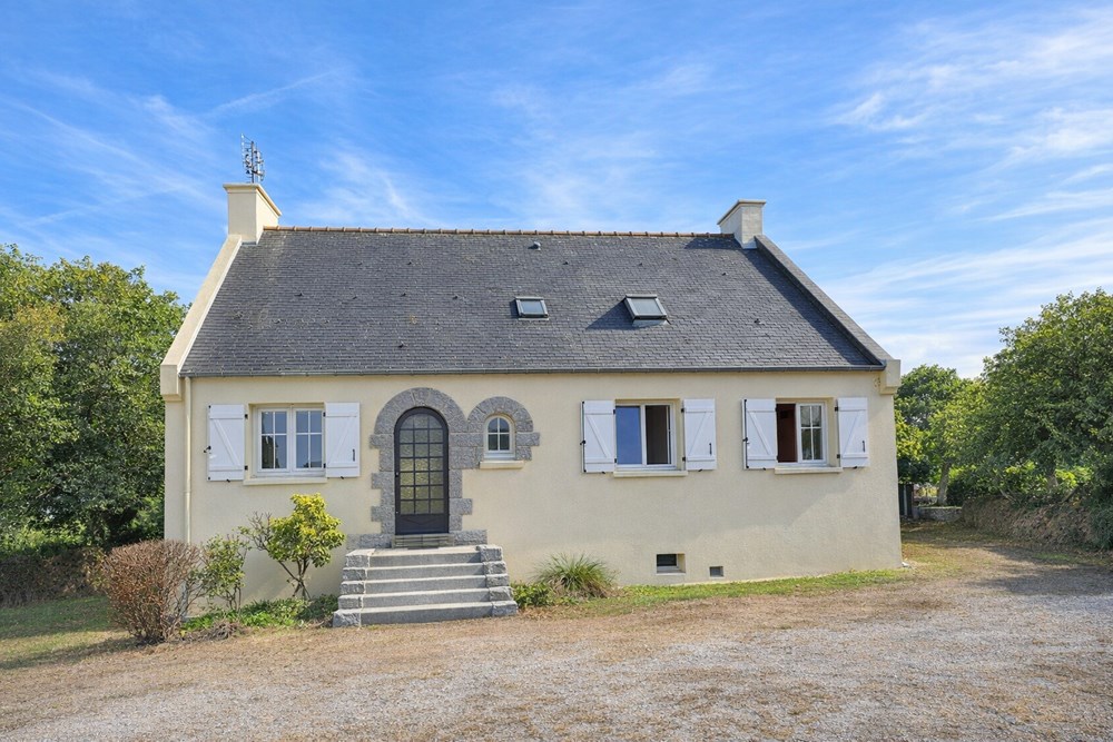 PLOUVIEN - MAISON - 200 M2