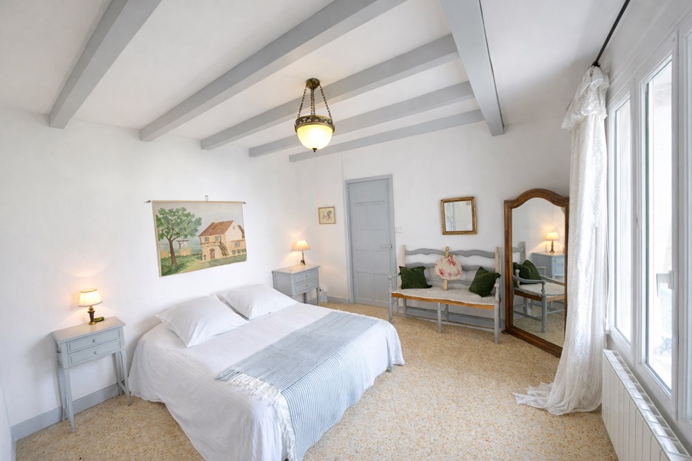 TARASCON - MAISON - 200 M2 - 7 PIECES photo 5