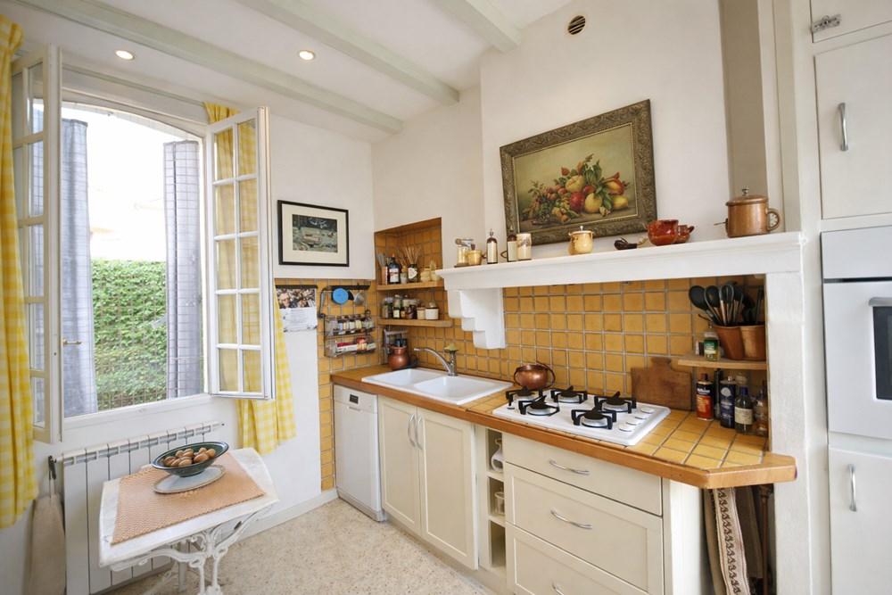 TARASCON - MAISON - 200 M2 - 7 PIECES photo 4
