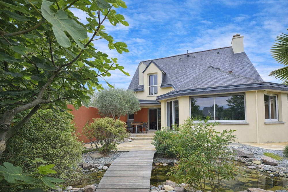 VEZIN-LE-COQUET - MAISON - 170 M2