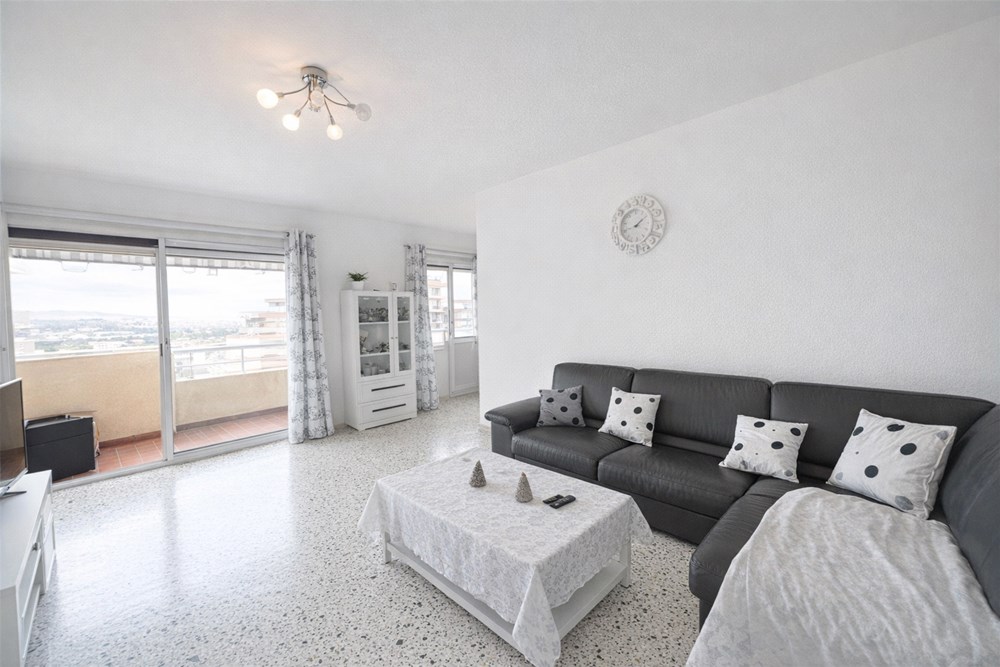 TARASCON - APPARTEMENT - 104 M2 - 5 PIECES photo 2