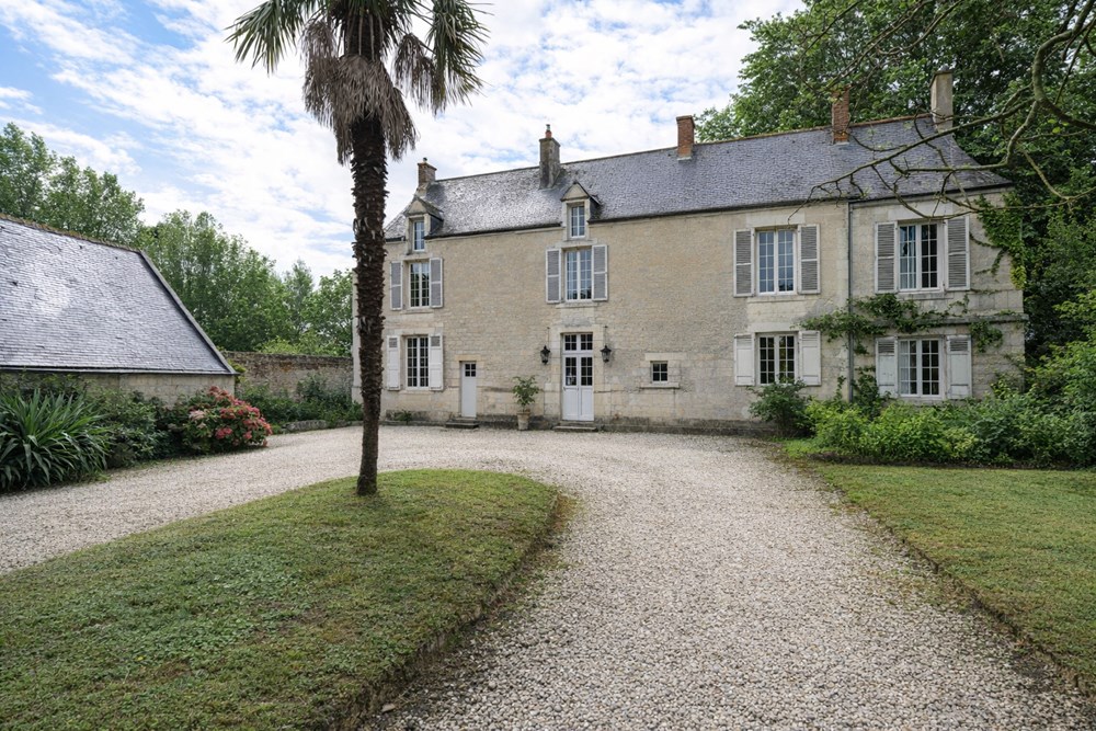 LE MOLAY-LITTRY - MAISON - 400 M2 - 9 PIECES photo 2
