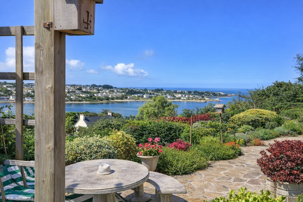 PLOUGASNOU - MAISON - 150 M2