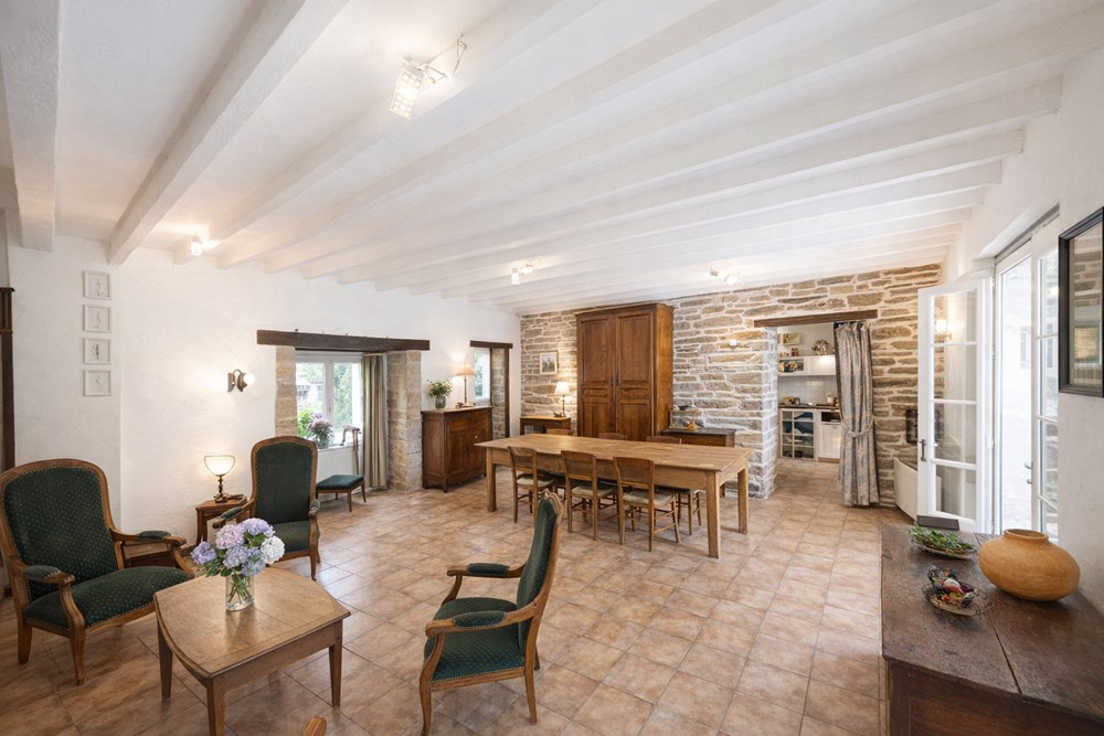 AMANLIS - MAISON - 200 M2 photo 2