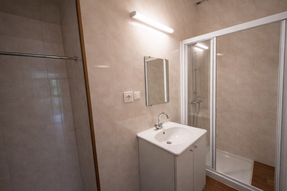 PROPRIETE 200M² - TERRAIN 2500M² - IDEAL FAMILLE - PROJET PROFESSIONNEL POSSIBLE photo 4