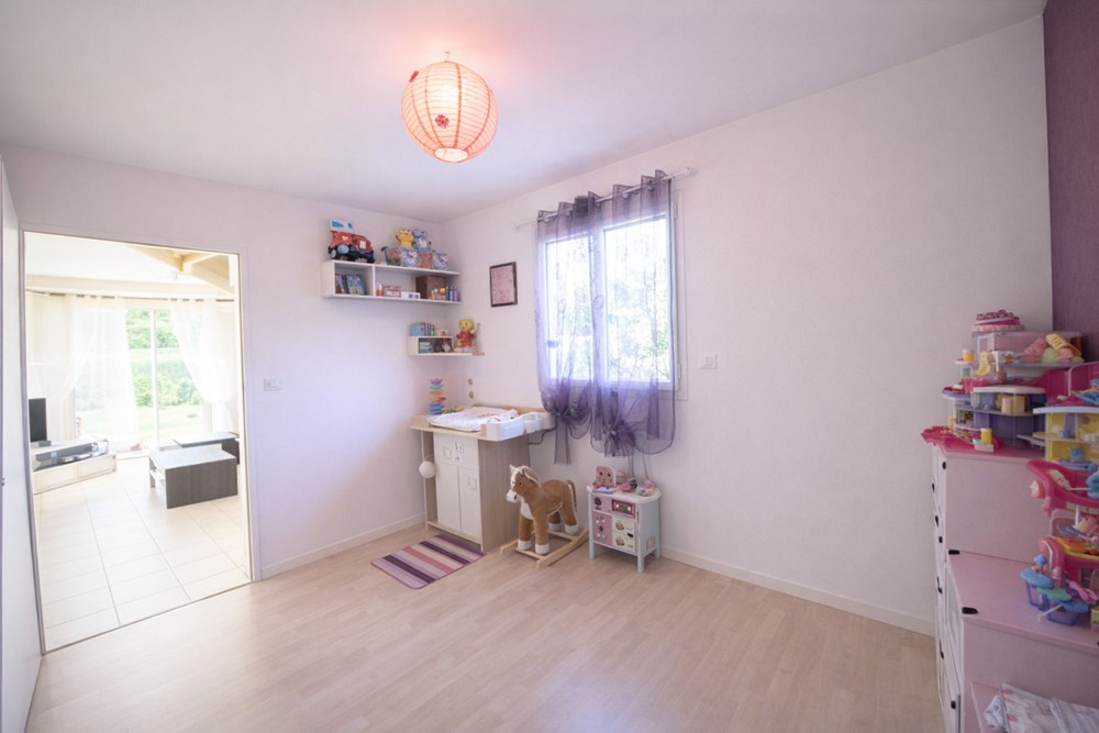 MAISON - RECENTE 2008 - PIECE VIE 40 M - 4 CH - TERRAIN 750 M² - CALME - STANDING photo 5