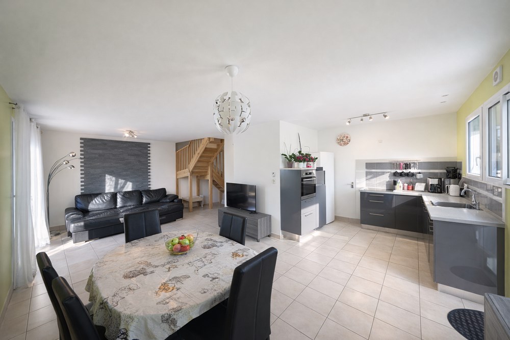 MAISON - RECENTE 2008 - PIECE VIE 40 M - 4 CH - TERRAIN 750 M² - CALME - STANDING photo 2