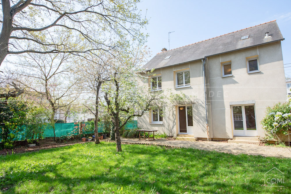 MAISON -