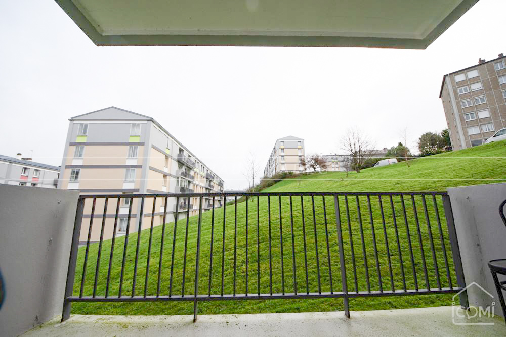 APPARTEMENT T4 - 3 CHAMBRES - PIECE DE VIE AVEC CUISINE US - TERRASSE - DALLE BETON - GARAGE POSSIBLE