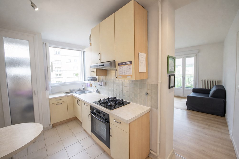 APPARTEMENT T4 - 3 CHAMBRES - PIECE DE VIE AVEC CUISINE US - TERRASSE - DALLE BETON - GARAGE POSSIBLE photo 3