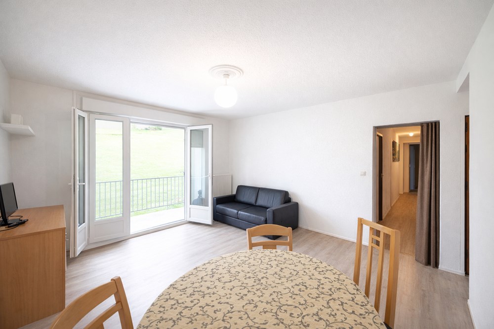 APPARTEMENT T4 - 3 CHAMBRES - PIECE DE VIE AVEC CUISINE US - TERRASSE - DALLE BETON - GARAGE POSSIBLE photo 2