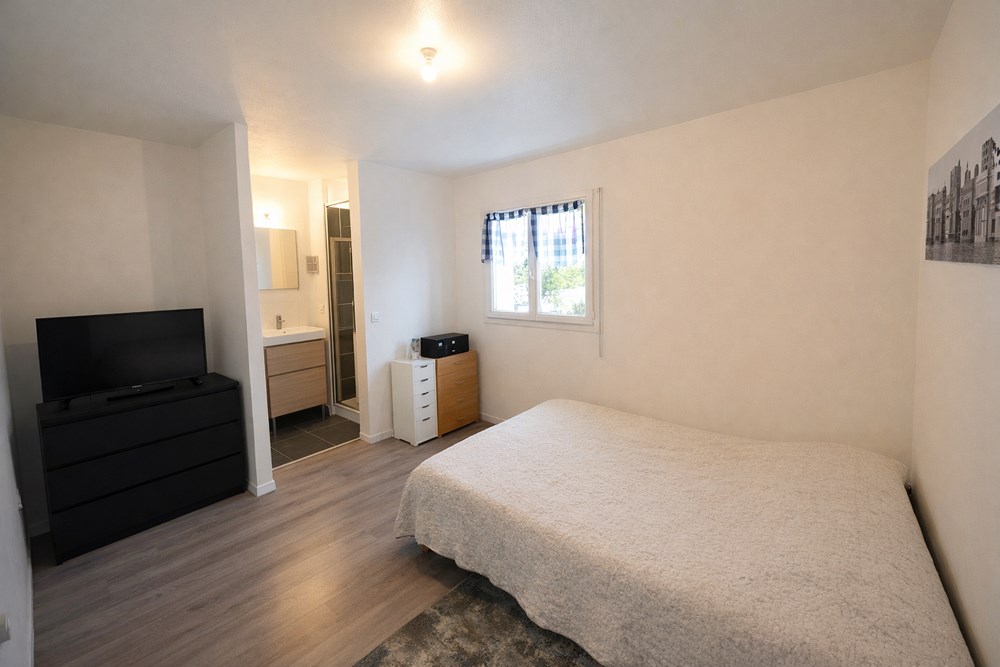 FINISTERE - PROCHE LANDIVISIAU (29400) - MAISON RECENTE DE 2016 DE 115 M2 - TERRAIN DE 522 M2 photo 4