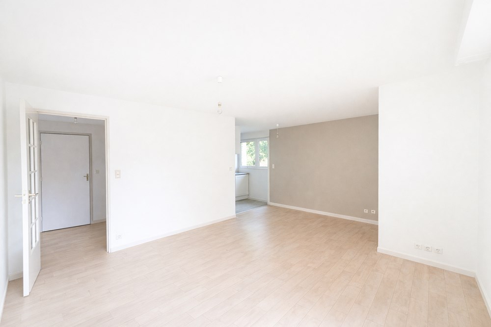 STUDIO 30M² AVEC CAVE ET STATIONNEMENT PRIVATIF - STANDING - ASCENSEUR photo 3